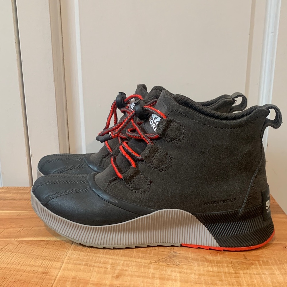 Sorel Kids Black Gray Boots with Red Laces